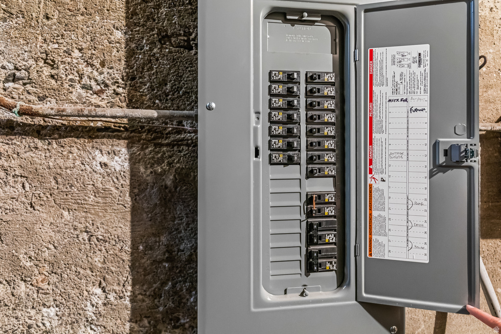 21 N MAIN ST Junction, UT 84740