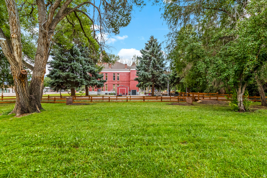 21 N MAIN ST Junction, UT 84740