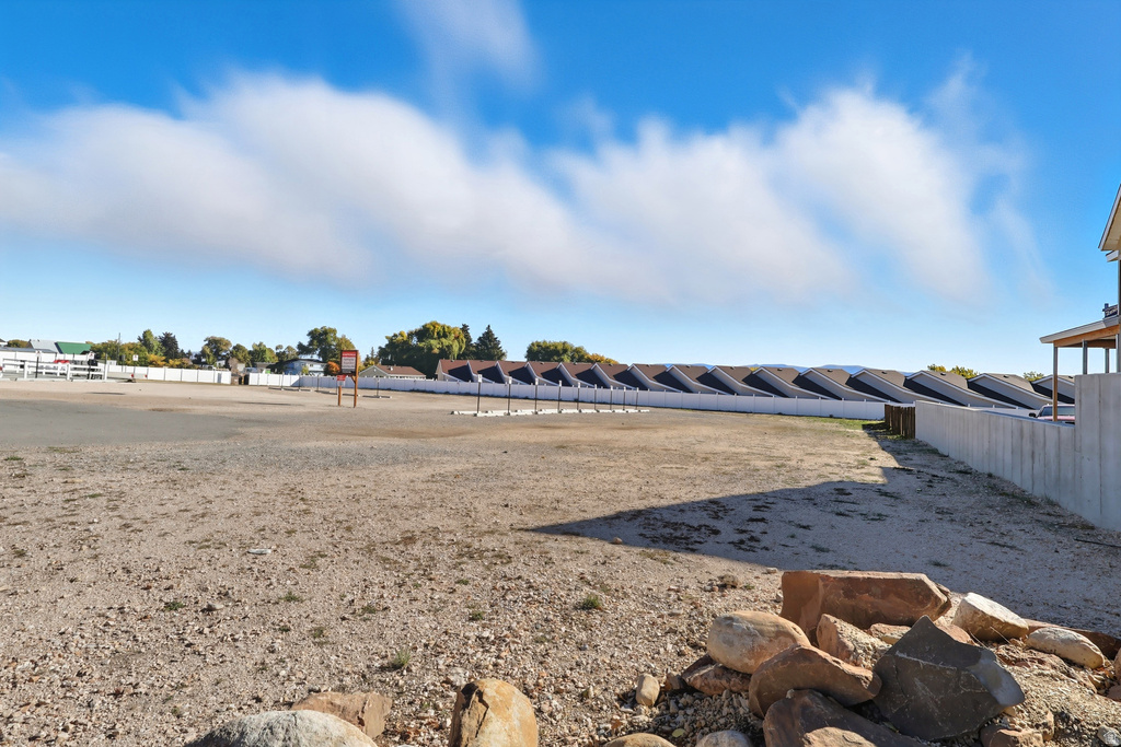 6 S BEAR BLVD Garden City, UT 84028