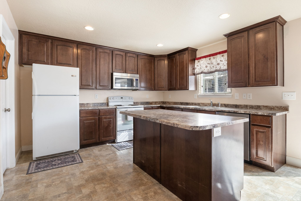 1964 E RED OAK RD Eagle Mountain, UT 84005