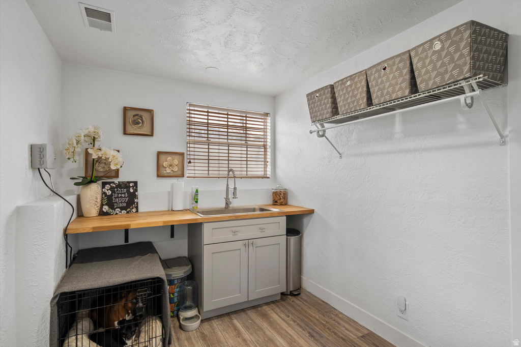 1563 E TAMERON DR Sandy, UT 84092