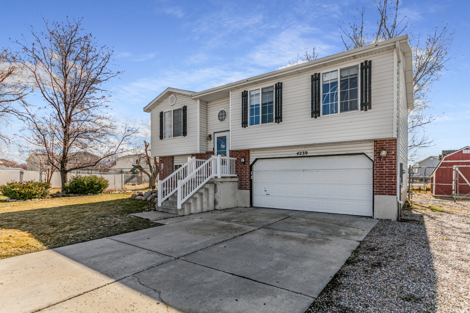 4239 W 5325 S Roy, UT 84067