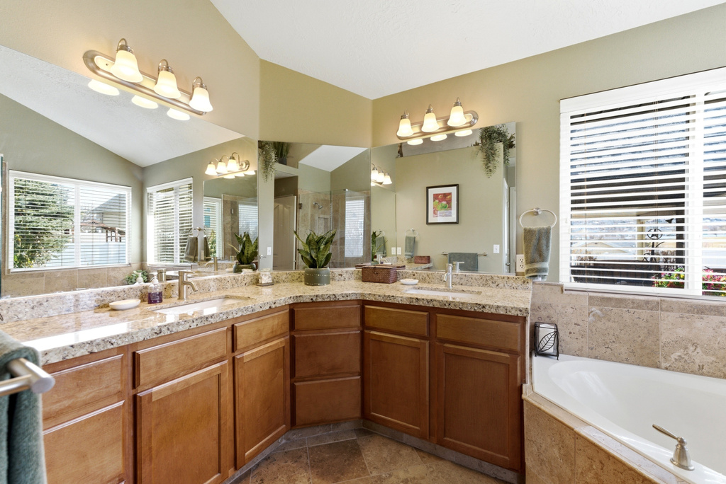 13842 S FRIENDSHIP DR Herriman, UT 84096