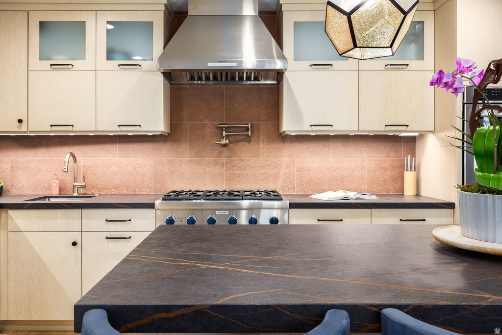 1118 S OAK HILLS WAY Salt Lake City, UT 84108