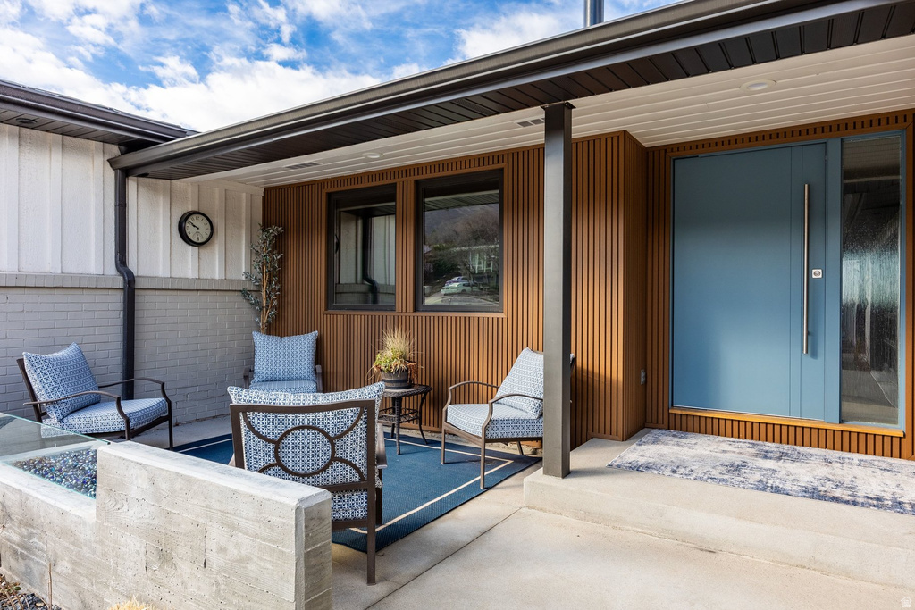 1118 S OAK HILLS WAY Salt Lake City, UT 84108