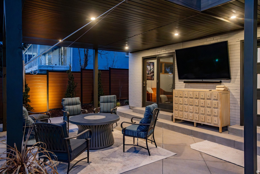 1118 S OAK HILLS WAY Salt Lake City, UT 84108