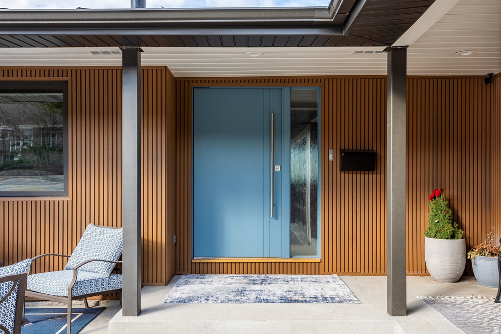 1118 S OAK HILLS WAY Salt Lake City, UT 84108