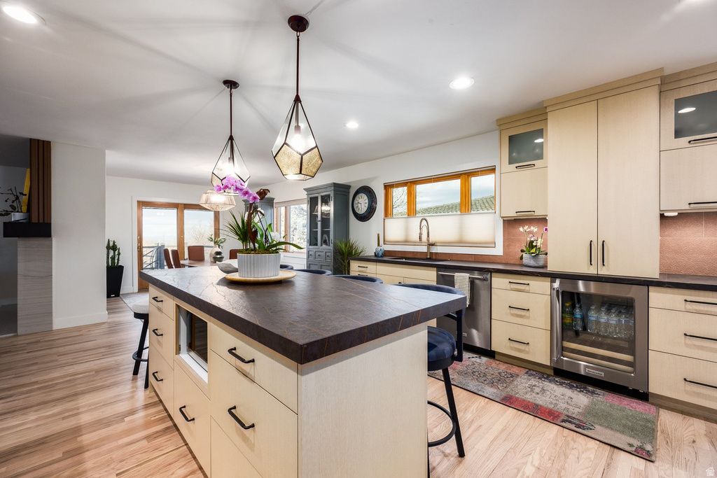 1118 S OAK HILLS WAY Salt Lake City, UT 84108