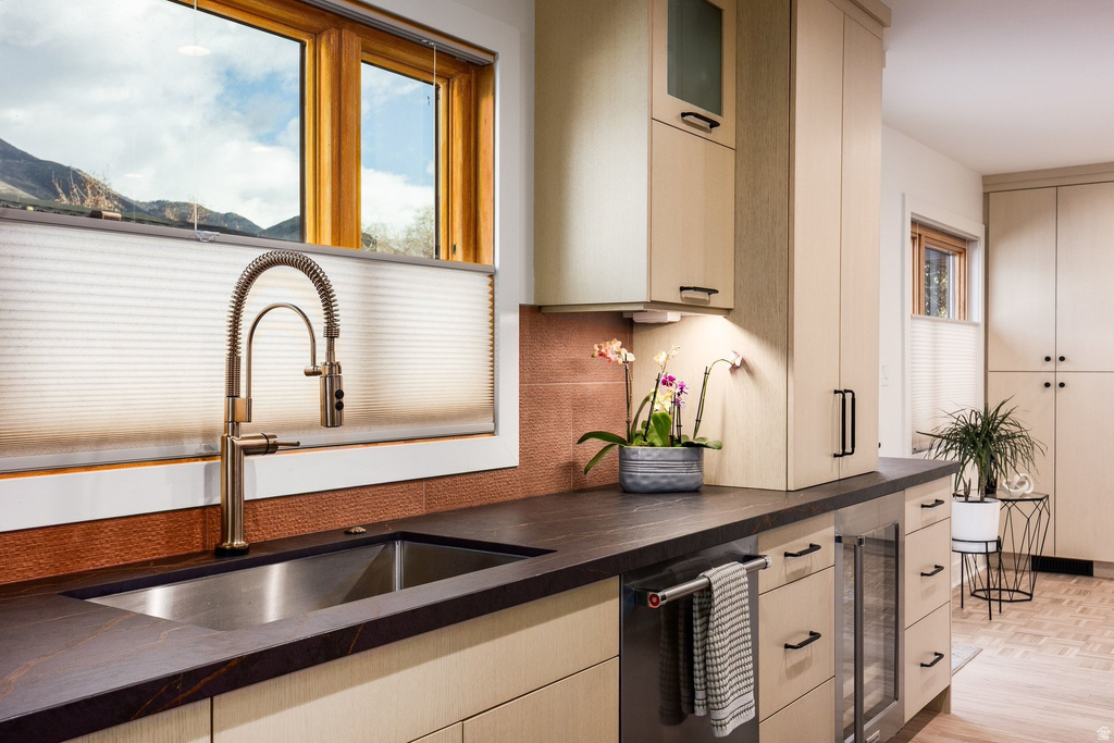 1118 S OAK HILLS WAY Salt Lake City, UT 84108