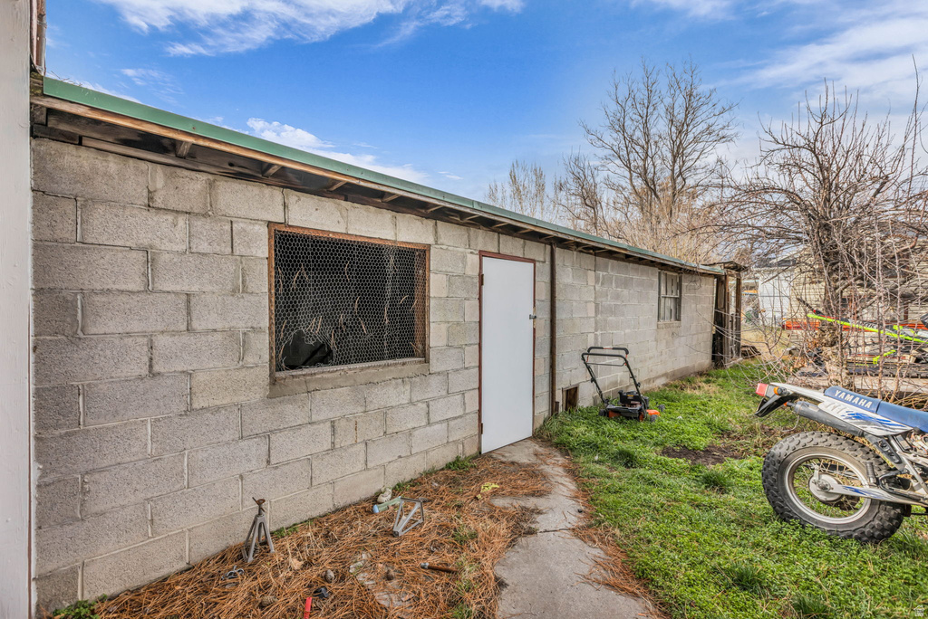 5785 S 6000 W Hooper, UT 84315