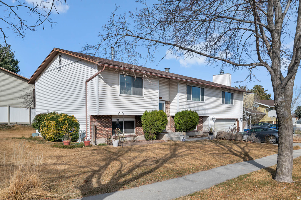 4502 W WOODGROVE DR West Valley City, UT 84120