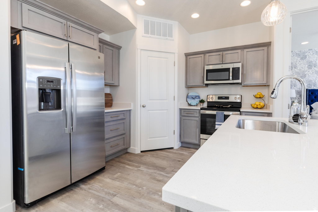 526 N RICHLAND VALLEY ST #10 Garden City, UT 84028