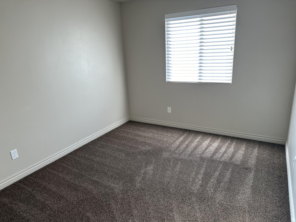 1157 W EXCALIBUR WAY West Haven, UT 84401