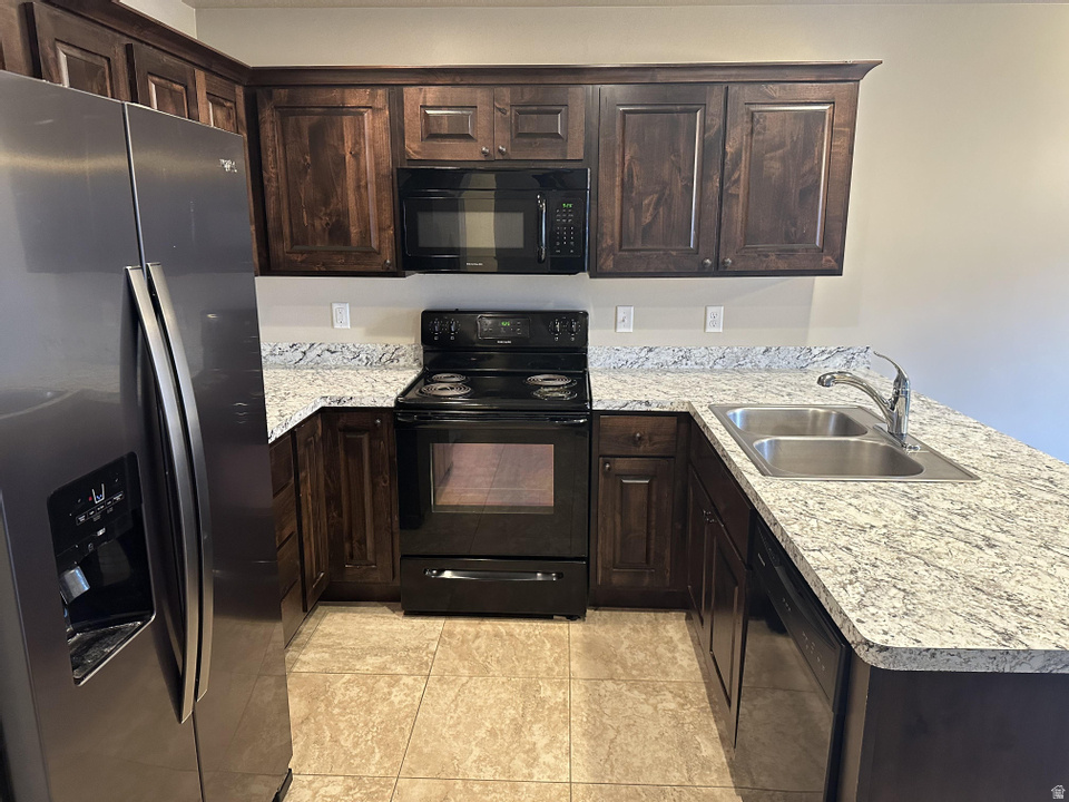 1157 W EXCALIBUR WAY West Haven, UT 84401