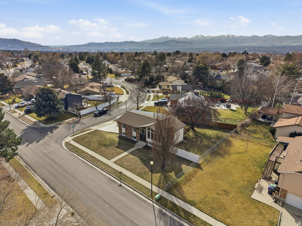 9828 S PINEHURST DR Sandy, UT 84092