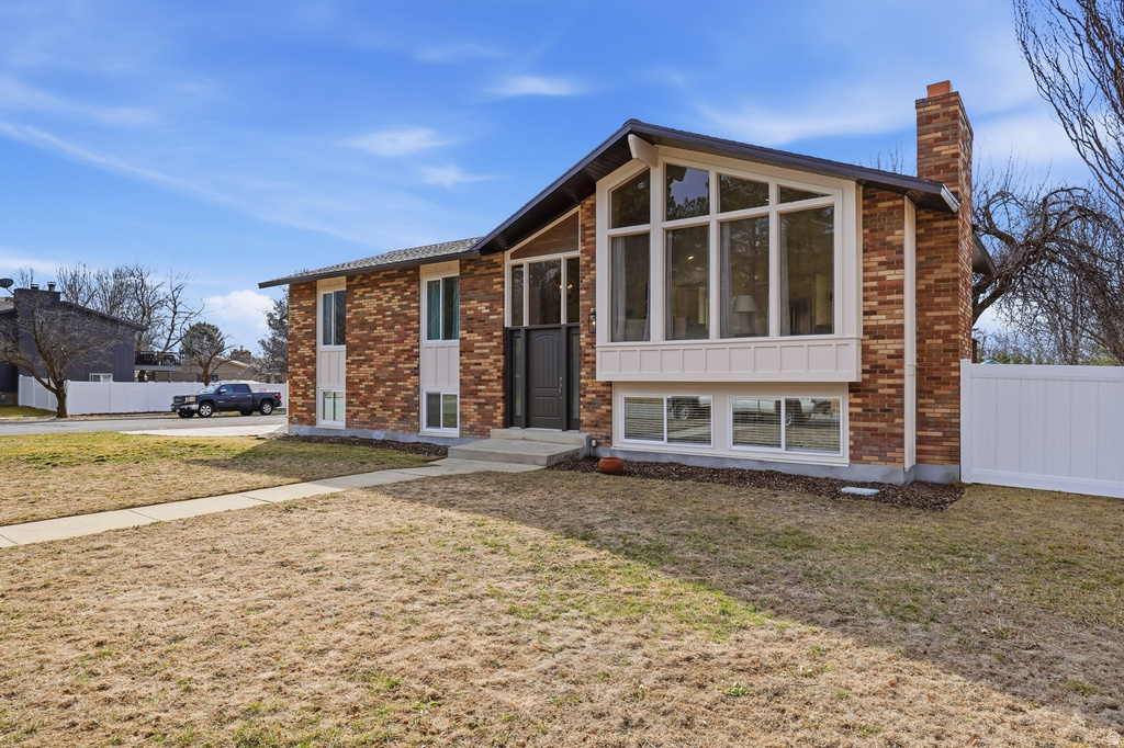 9828 S PINEHURST DR Sandy, UT 84092