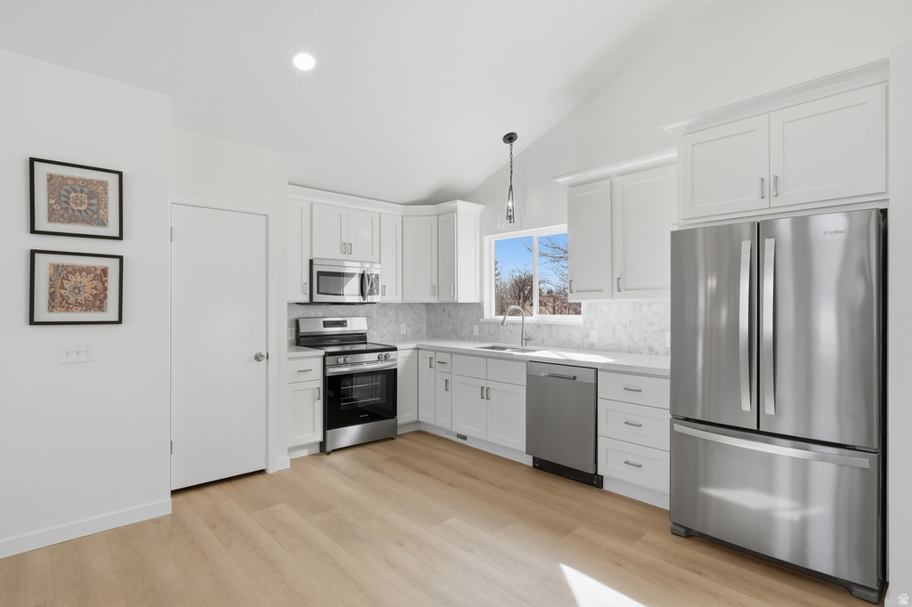 9828 S PINEHURST DR Sandy, UT 84092