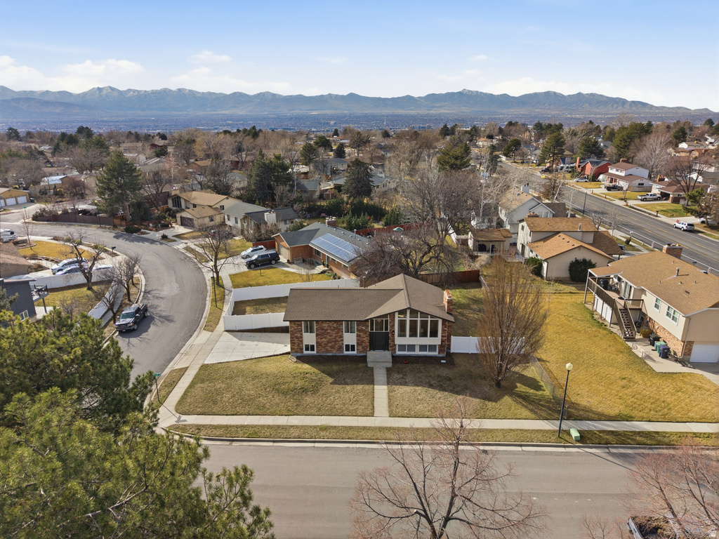 9828 S PINEHURST DR Sandy, UT 84092