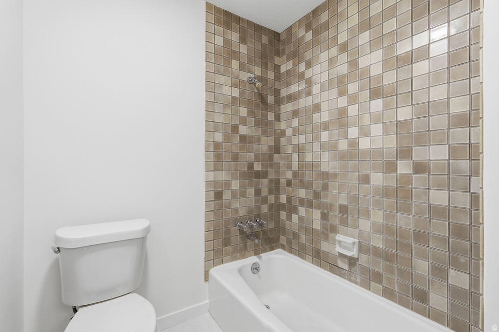 9828 S PINEHURST DR Sandy, UT 84092