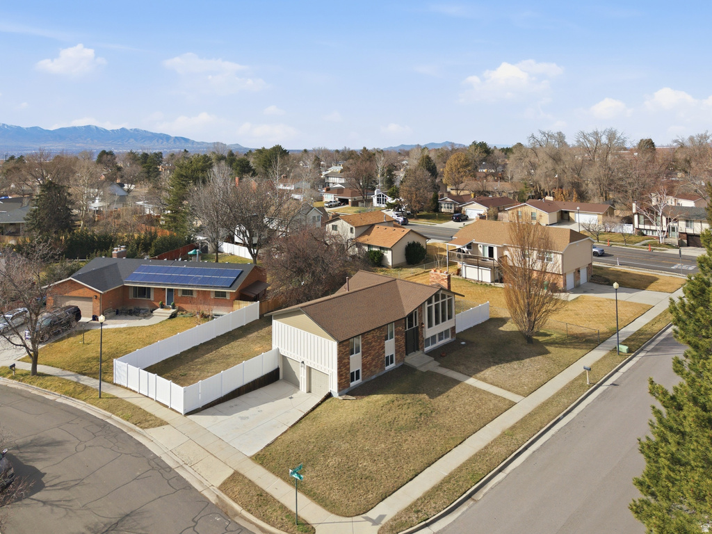 9828 S PINEHURST DR Sandy, UT 84092