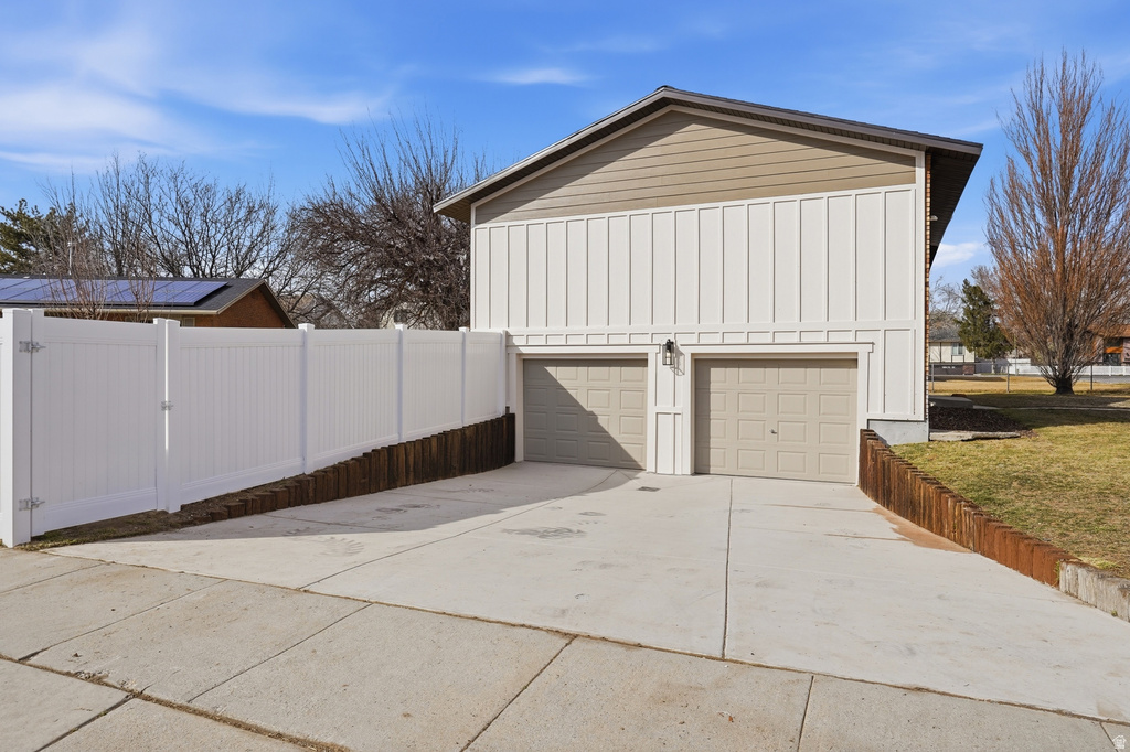 9828 S PINEHURST DR Sandy, UT 84092