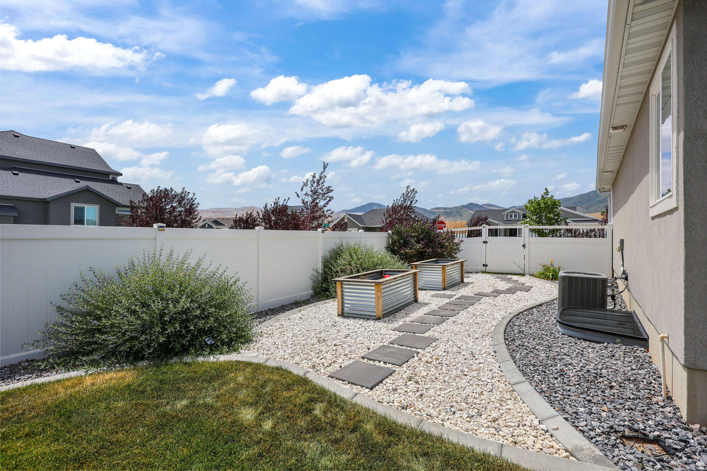 8339 S ALLISON BEND DR West Jordan, UT 84081