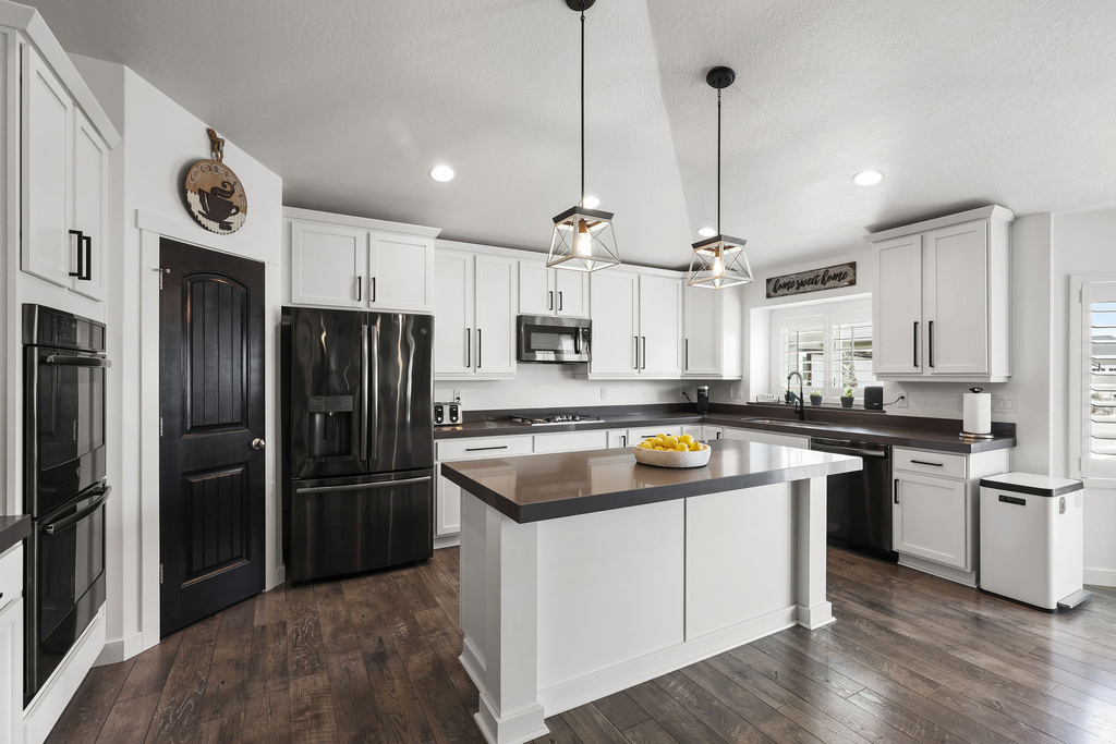 8339 S ALLISON BEND DR West Jordan, UT 84081