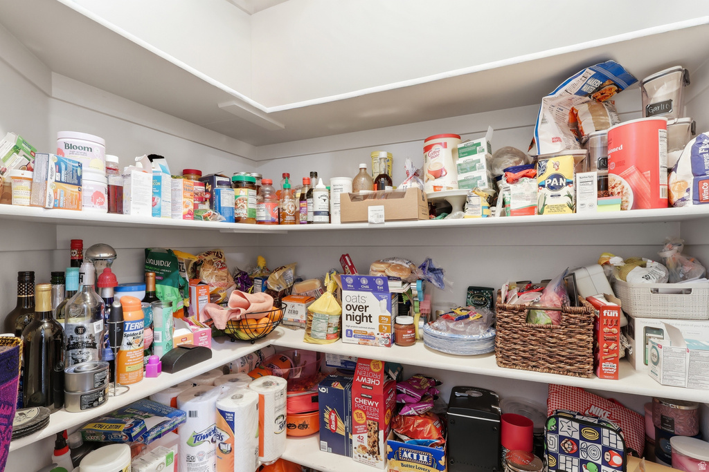 3272 S SHARAL CIR West Valley City, UT 84128