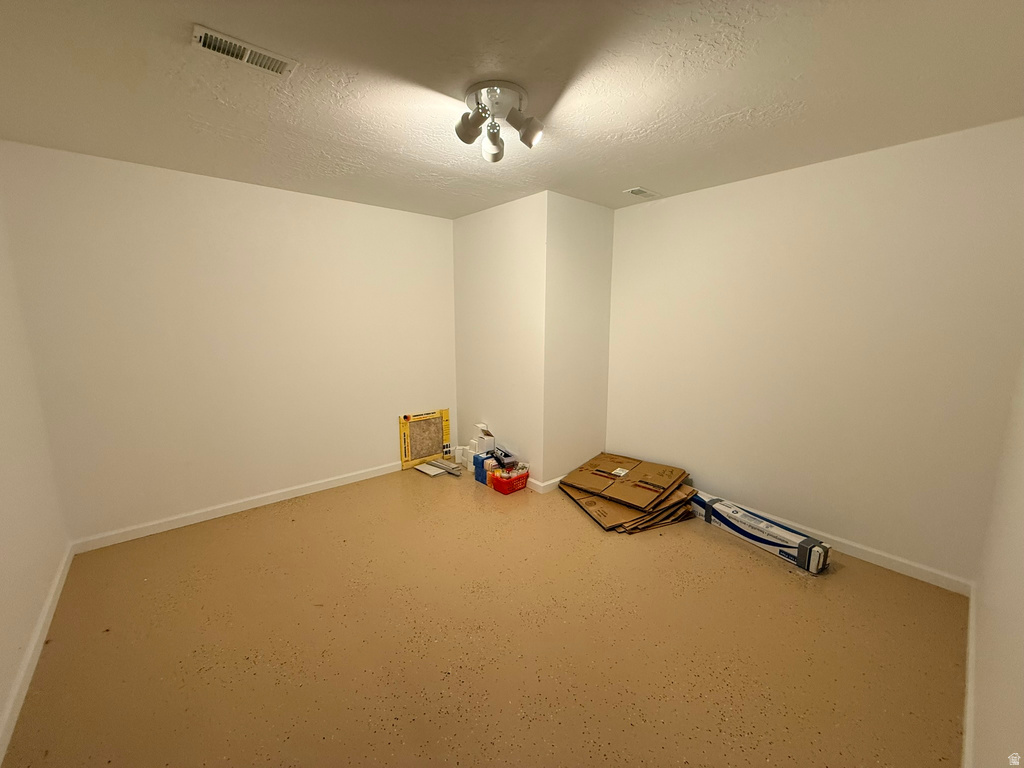 1492 N 1615 W Clinton, UT 84015