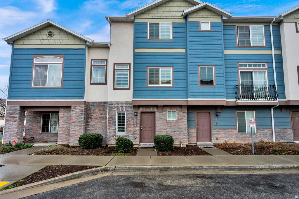 36 E OPEQUON RD Sandy, UT 84070