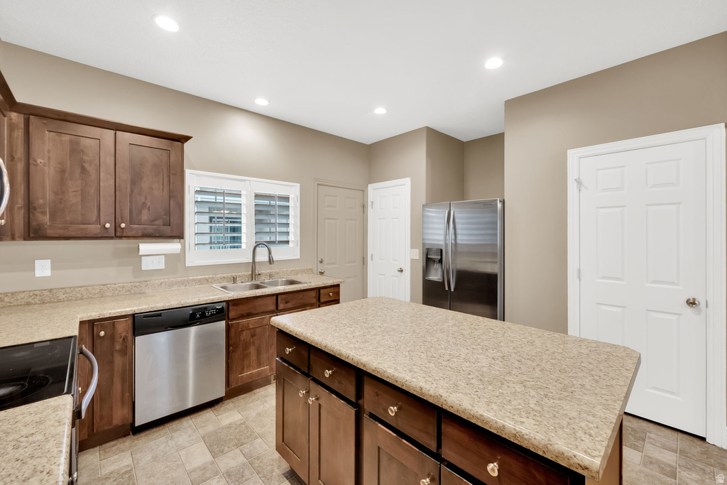 36 E OPEQUON RD Sandy, UT 84070