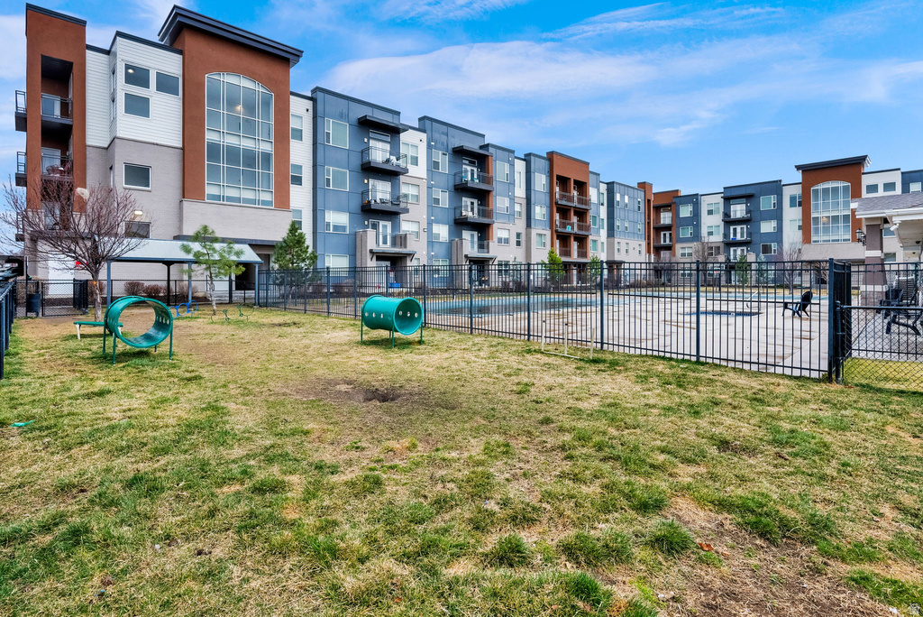 36 E OPEQUON RD Sandy, UT 84070