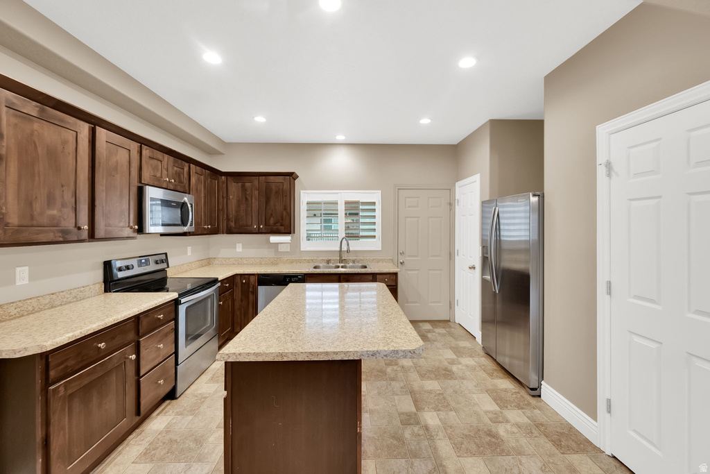 36 E OPEQUON RD Sandy, UT 84070