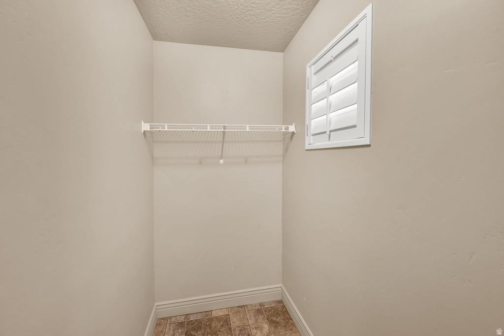 36 E OPEQUON RD Sandy, UT 84070