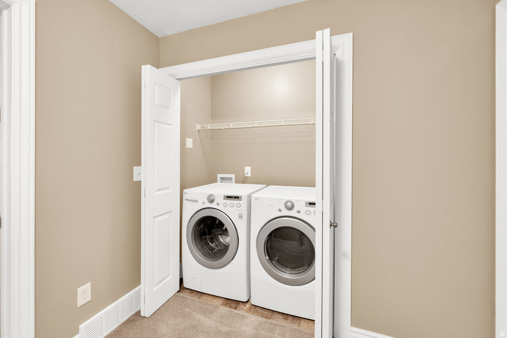 36 E OPEQUON RD Sandy, UT 84070