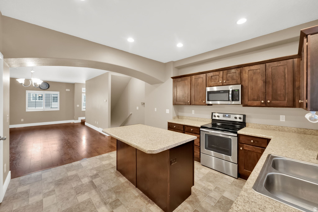 36 E OPEQUON RD Sandy, UT 84070