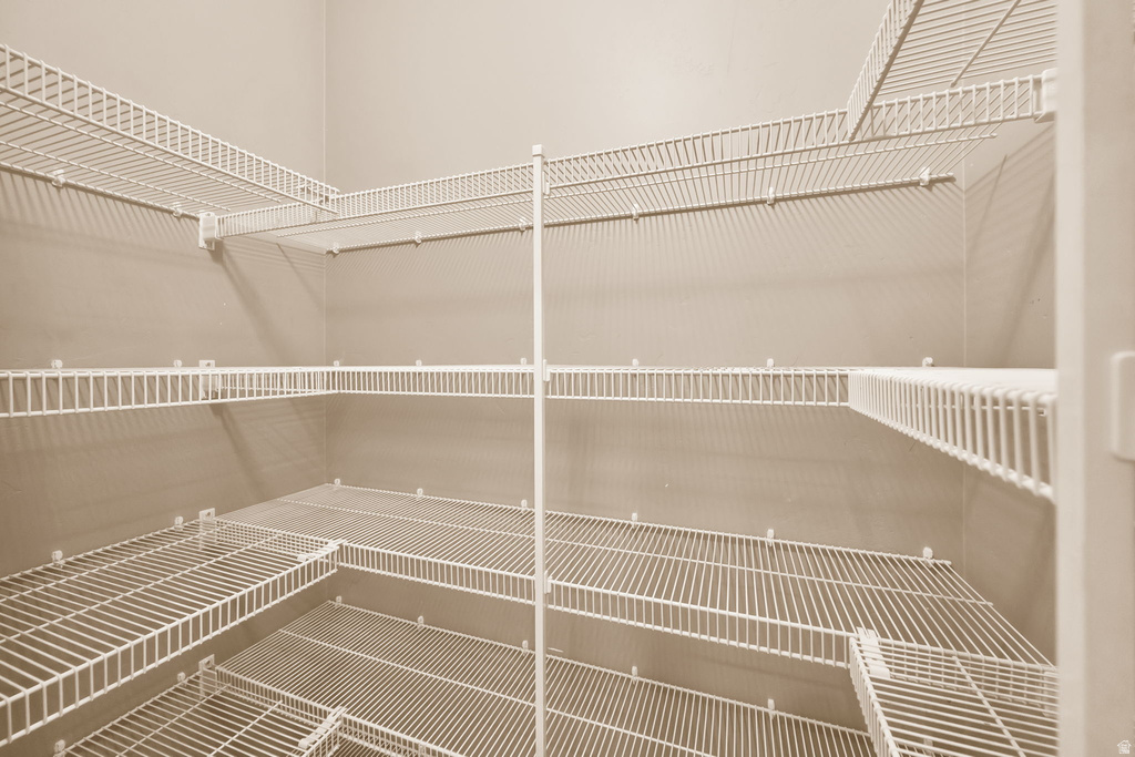 36 E OPEQUON RD Sandy, UT 84070