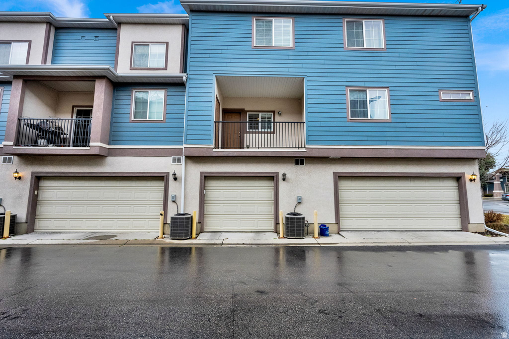 36 E OPEQUON RD Sandy, UT 84070