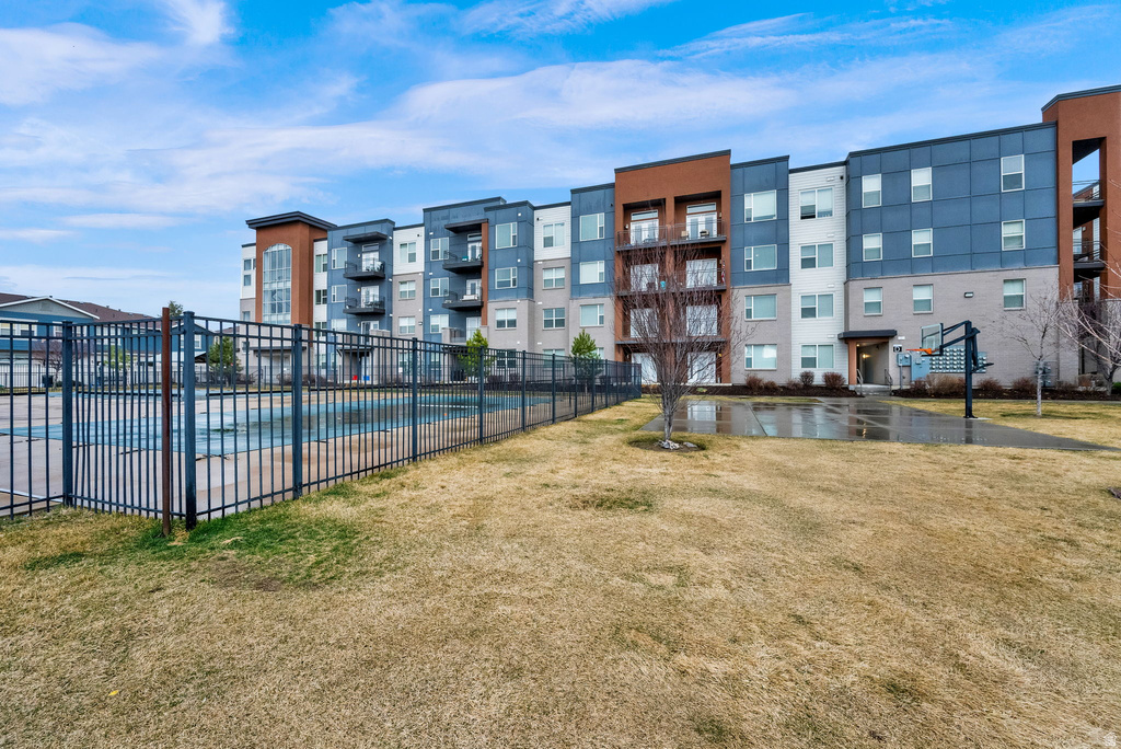 36 E OPEQUON RD Sandy, UT 84070