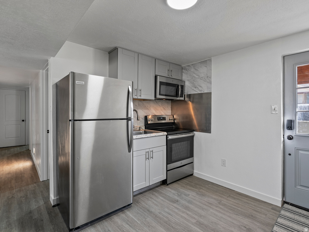 2977 S BREEZE DR Magna, UT 84044