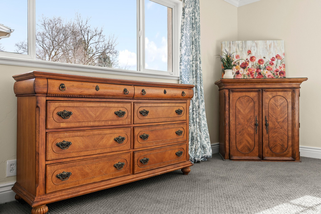 2765 E BLUE SPRUCE DR Holladay, UT 84117