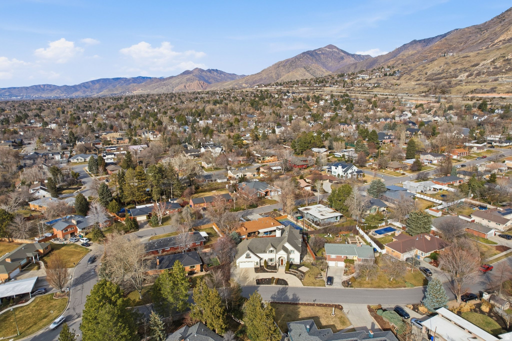 2765 E BLUE SPRUCE DR Holladay, UT 84117