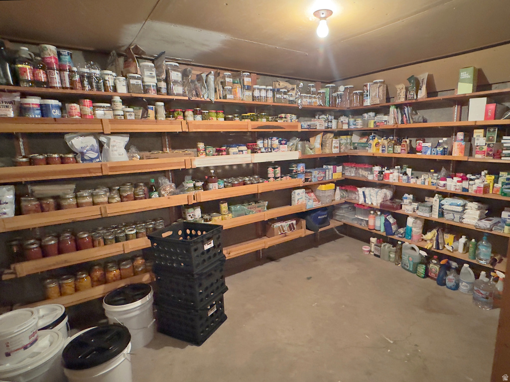 170 S 100 E Annabella, UT 84711