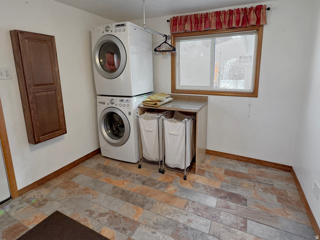 170 S 100 E Annabella, UT 84711
