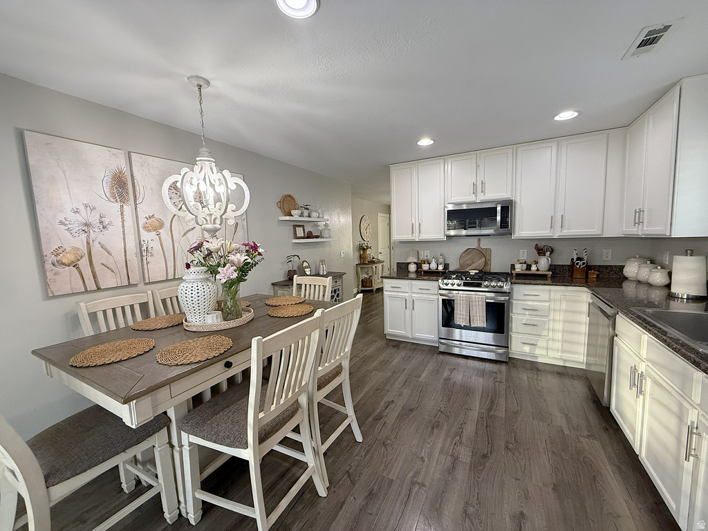 1042 N SKIPTON DR North Salt Lake, UT 84054