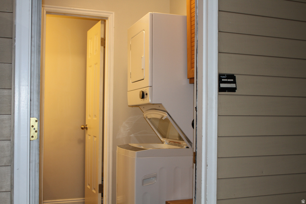 775 E GABLES LN Midvale, UT 84047