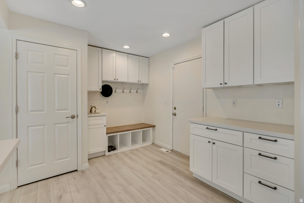 4194 S CAROLEEN WAY Salt Lake City, UT 84124