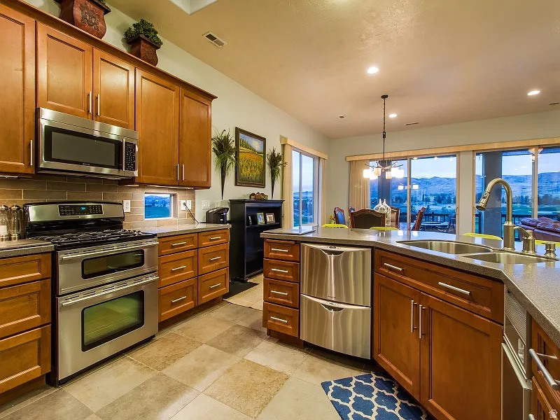 2837 N TURNBERRY LN Lehi, UT 84048