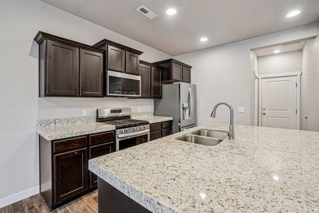 807 N WELLINGTON CT North Salt Lake, UT 84054