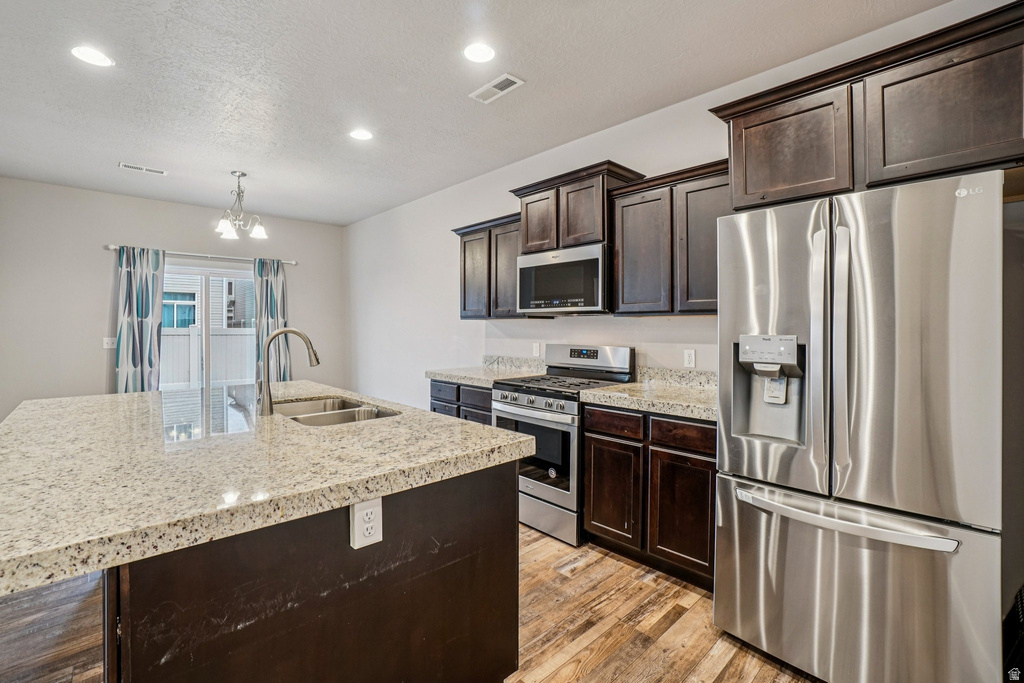 807 N WELLINGTON CT North Salt Lake, UT 84054